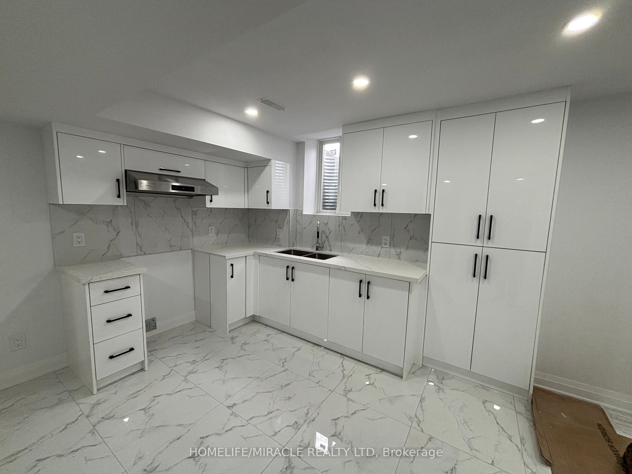 12 Rosewell Crescent
