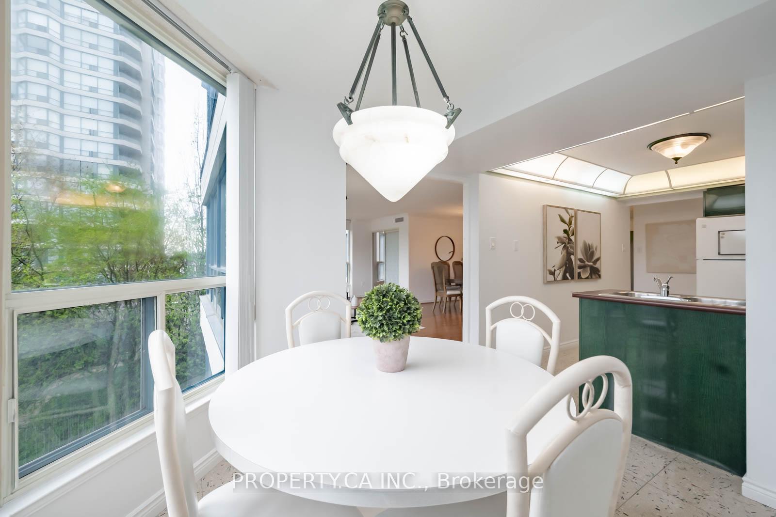 3 Bedrooms Condo at 7300 Yonge, Vaughan For sale