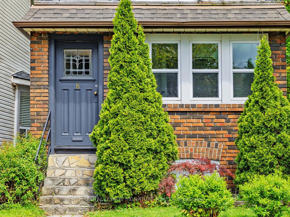 8 Fairford Avenue, Toronto, ON M4L 2J6