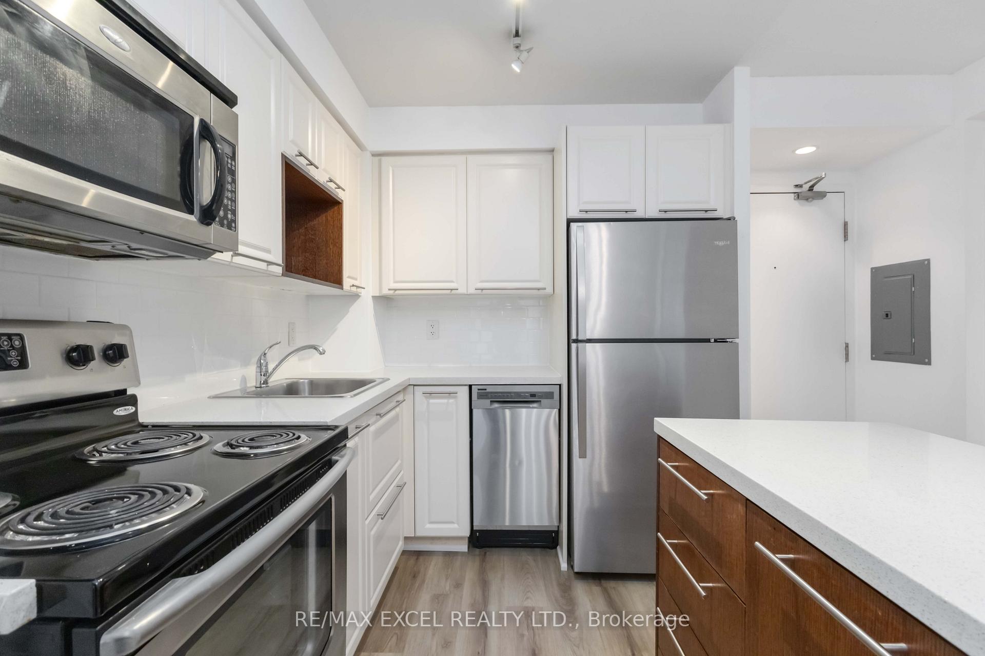 2 Bedrooms Condo at 21 Carlton, Toronto For sale