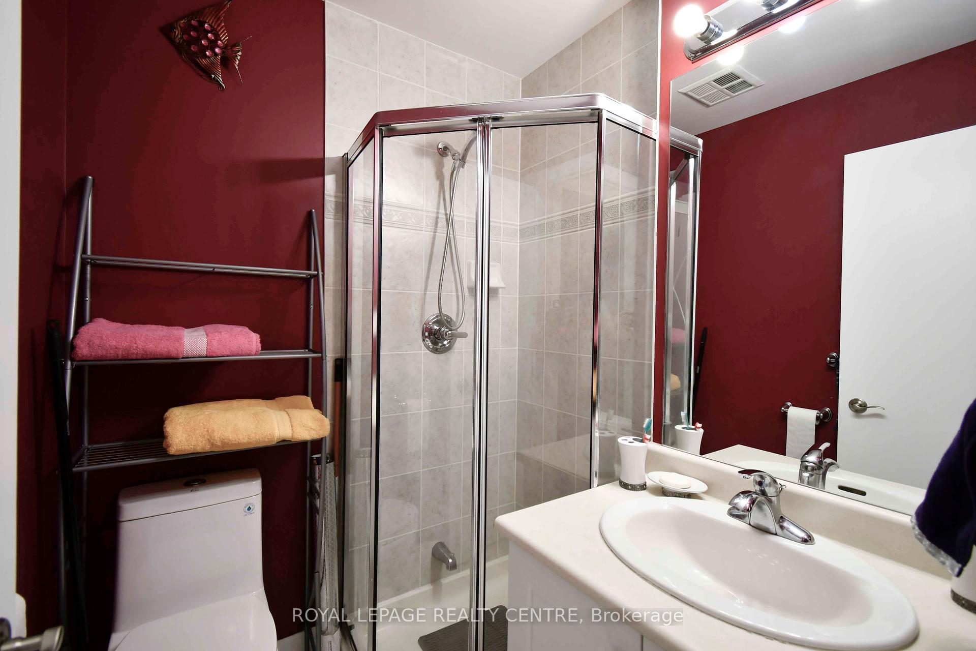 2 Bedrooms Condo at 1359 Rathburn, Mississauga For sale