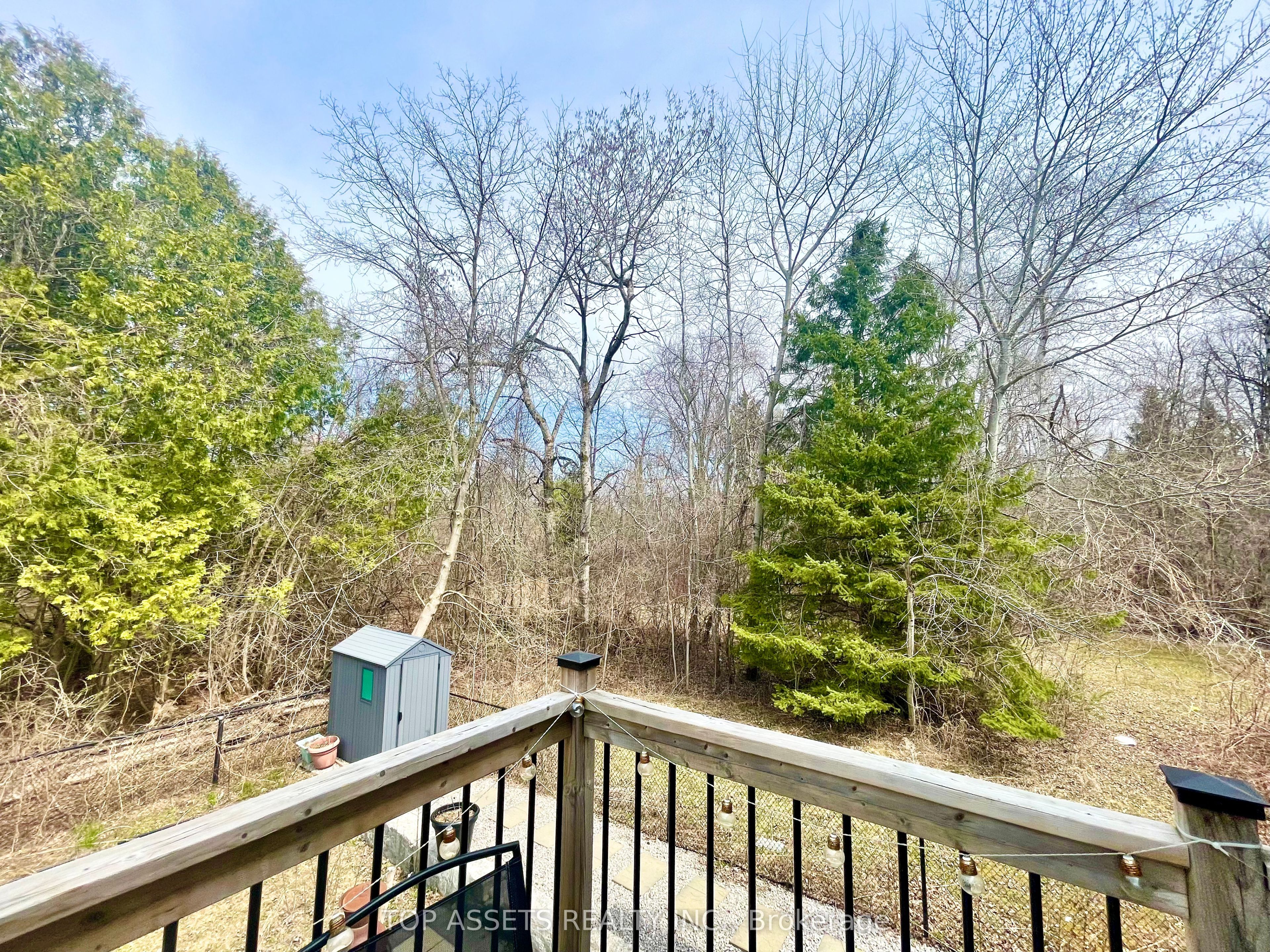 32 Headwater Crescent