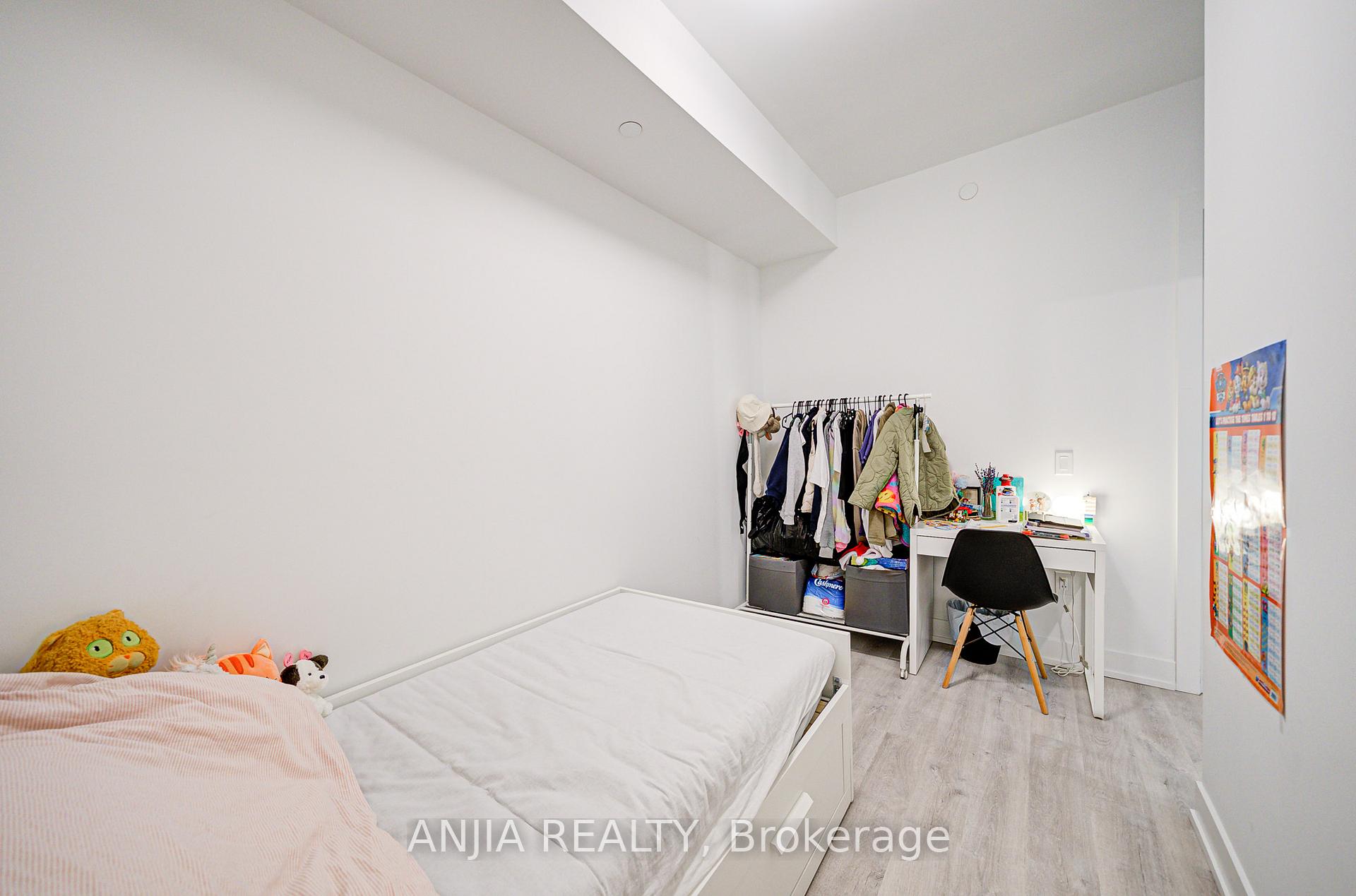 2 Bedrooms Condo at 30 Inn On The Park, Toronto For sale