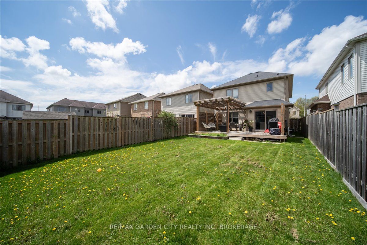 8648 DOGWOOD Crescent