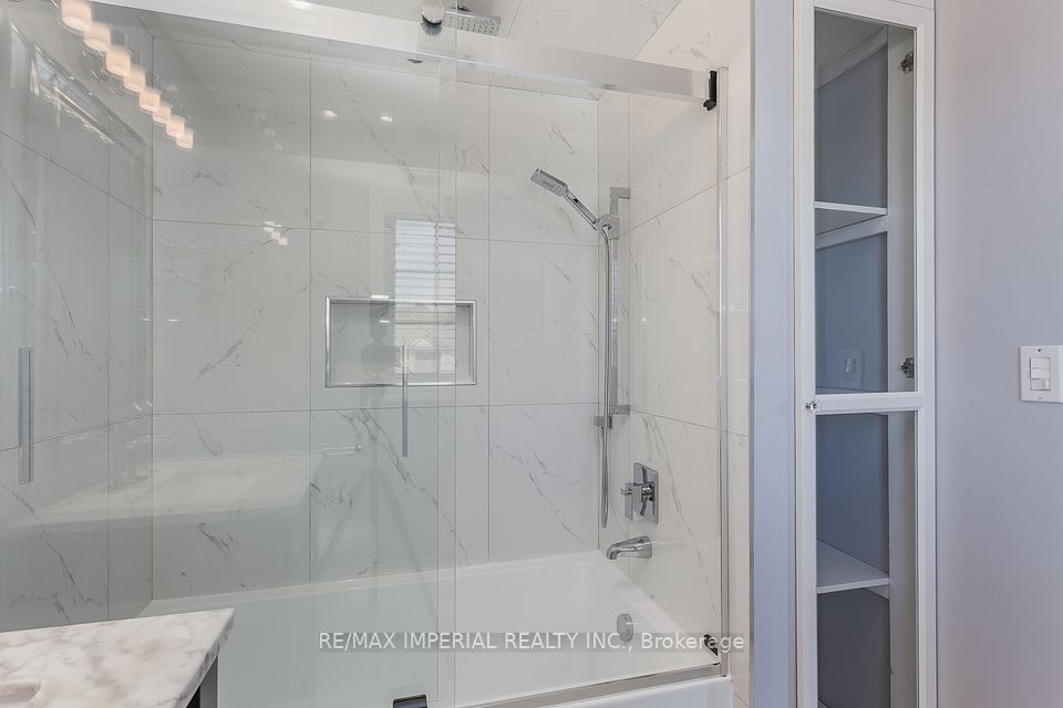 Master En-Suite