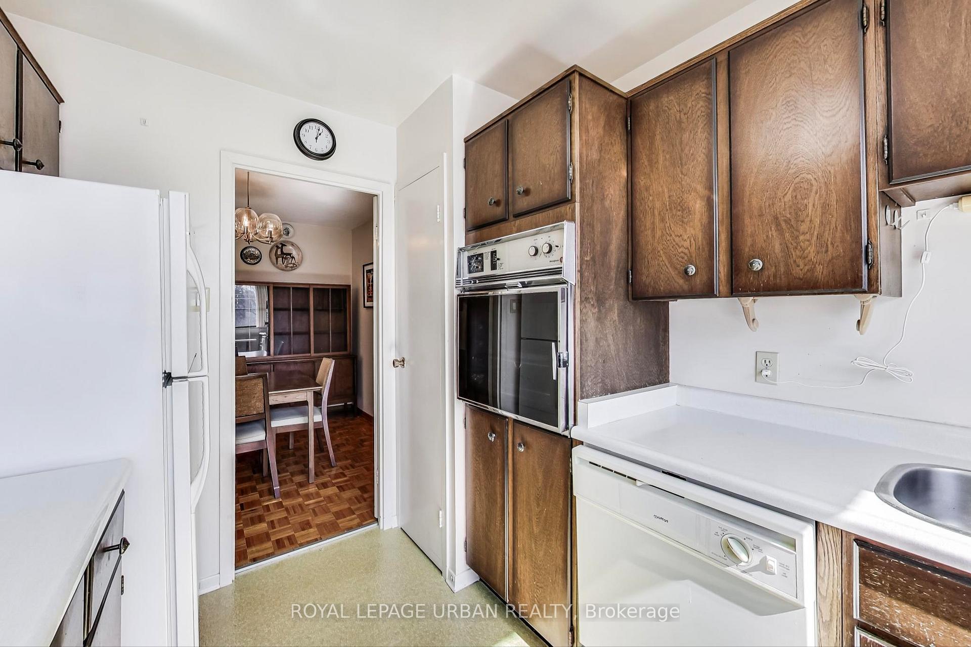 2 Bedrooms Condo at 166 Sherwood, Toronto For sale