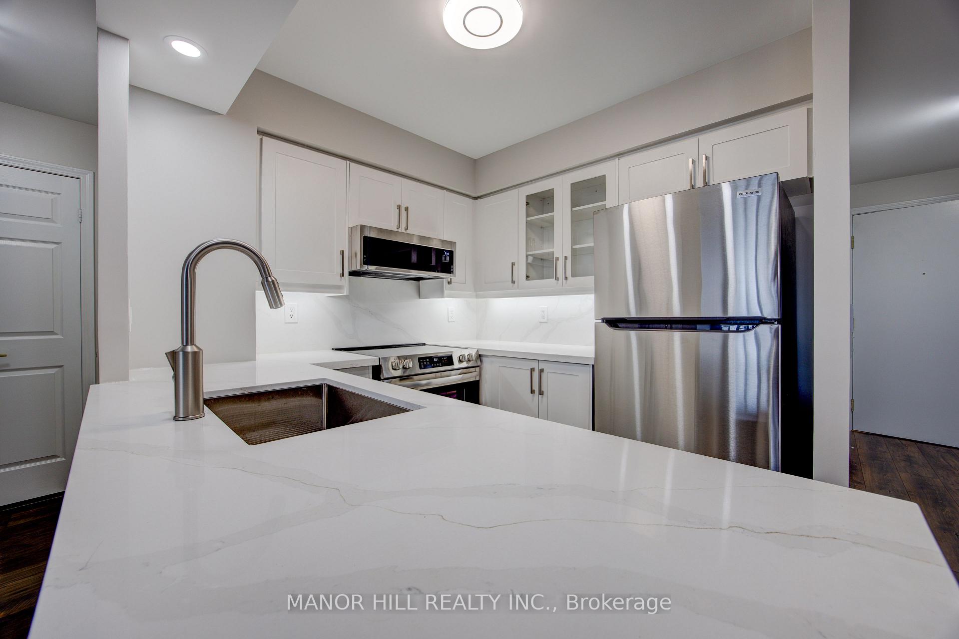 2 Bedrooms Condo at 35 Kingsbridge Garden,  Mississauga For sale