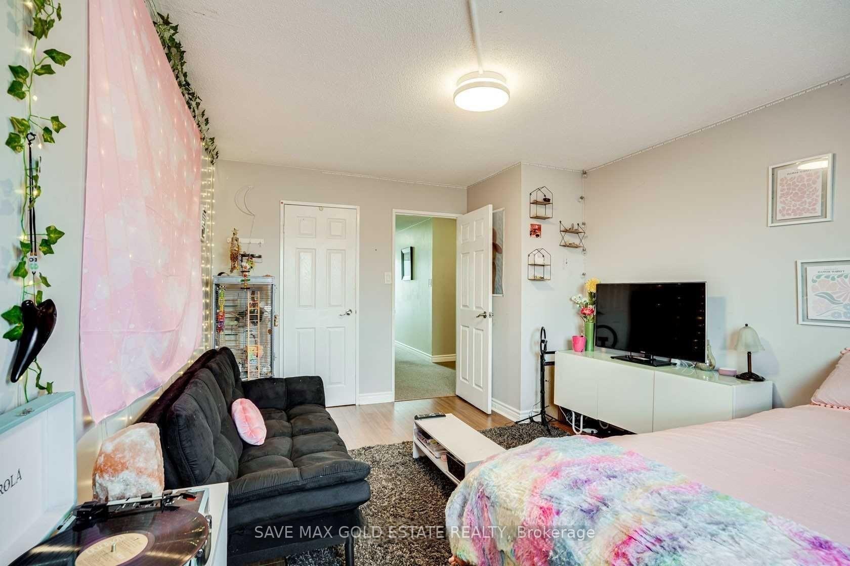 4 Bedrooms Condo at 1066 FALGARWOOD, Oakville For sale