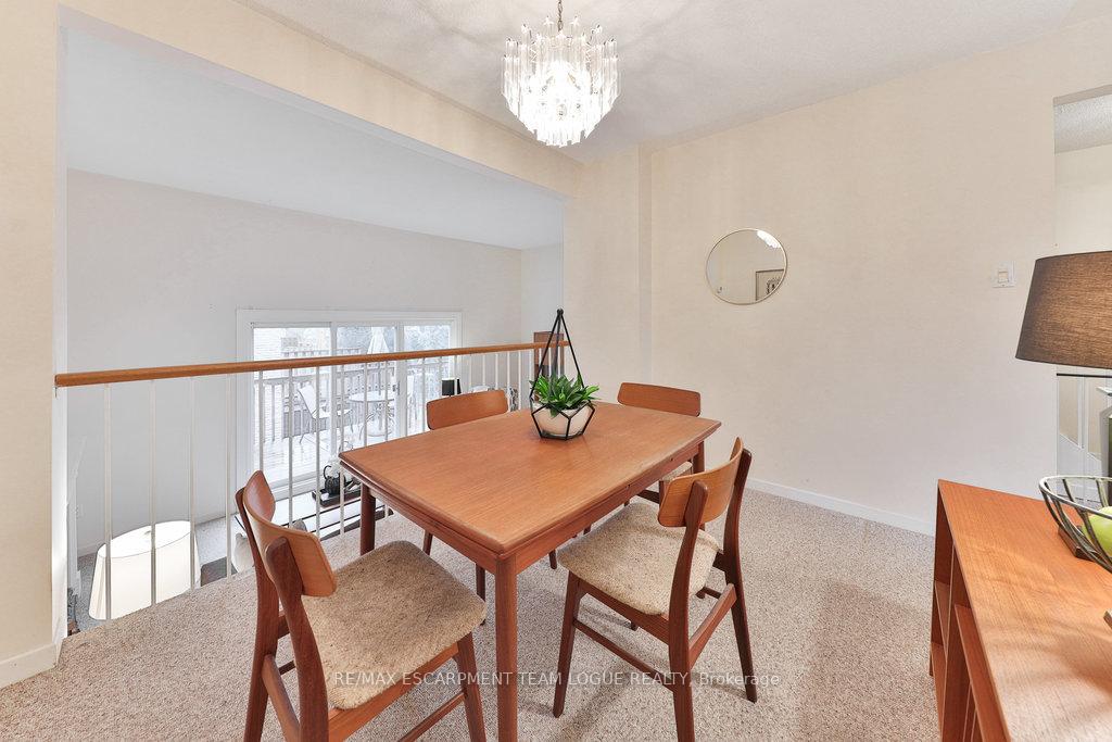 3 Bedrooms Condo at 2278 Marine,  Oakville For sale