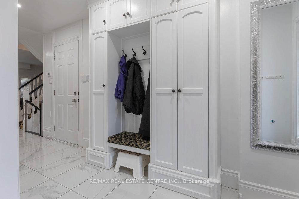 3 Bedrooms Condo at 2774 King,  Hamilton For sale