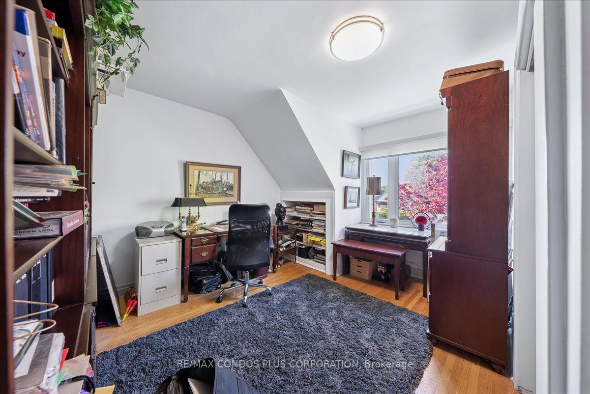 11 Ridgemoor Avenue