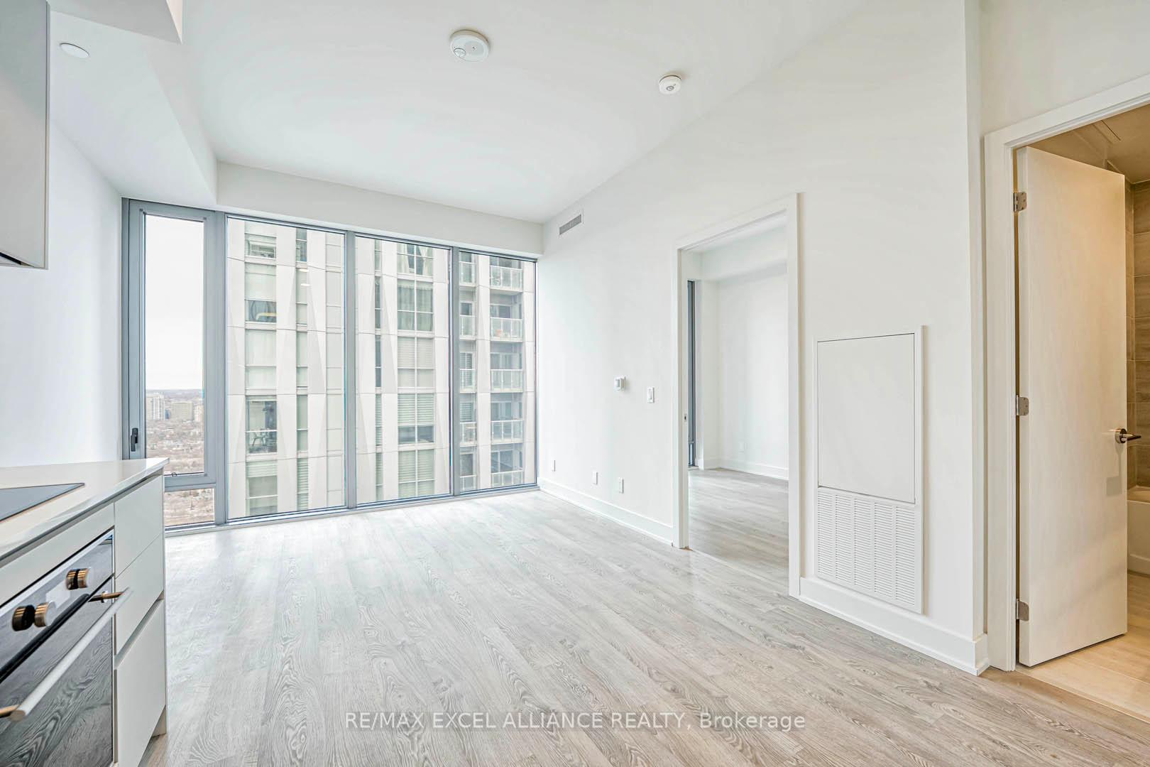 1 Bedroom Condo at 8 Cumberland,  Toronto For sale