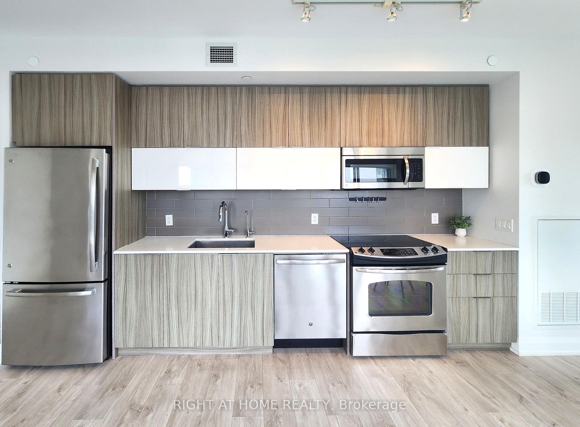 2 Bedrooms Condo at 56 Annie Craig, Toronto For sale