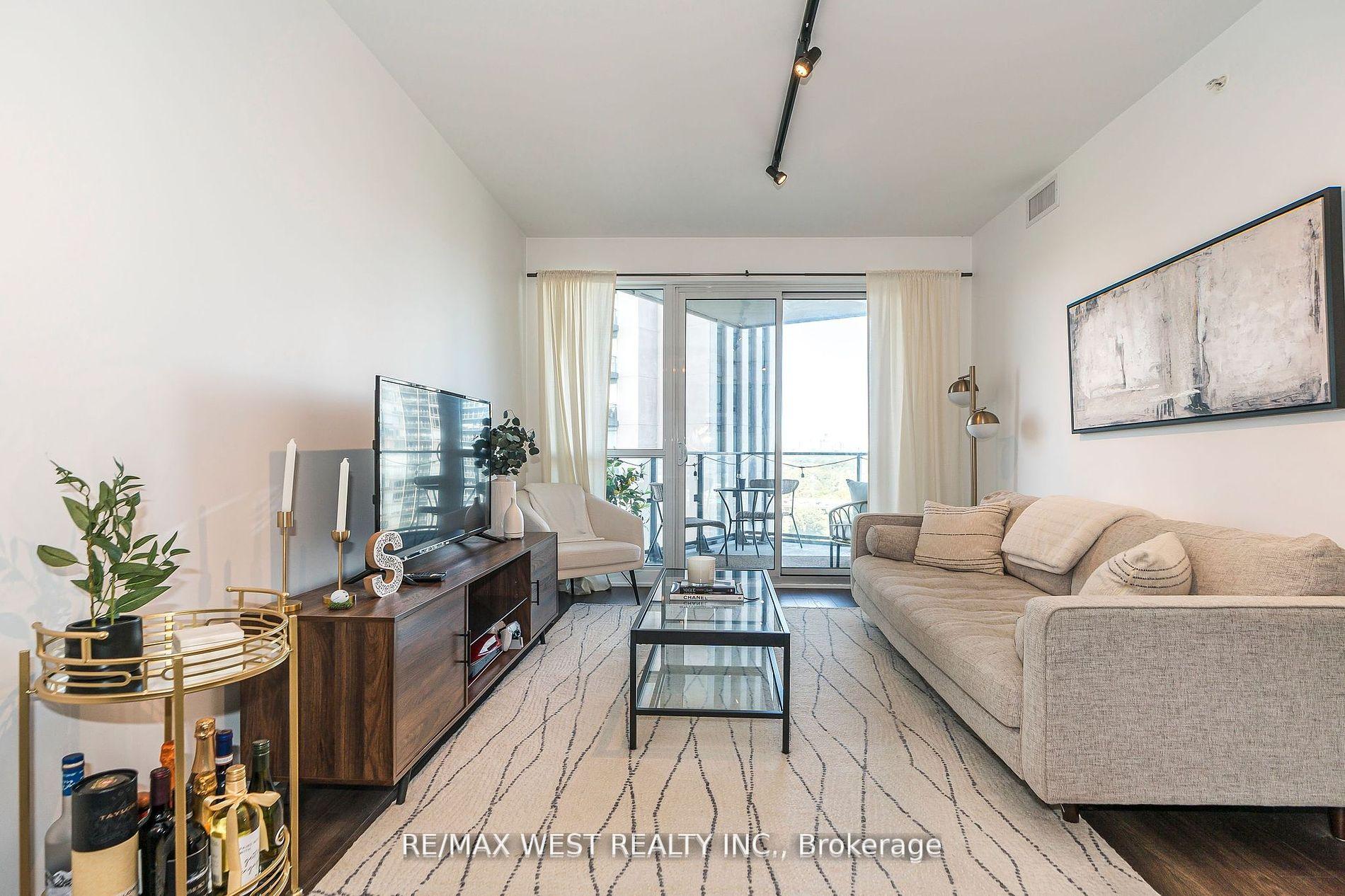 1 Bedroom Condo at 10 Park Lawn, Toronto For sale