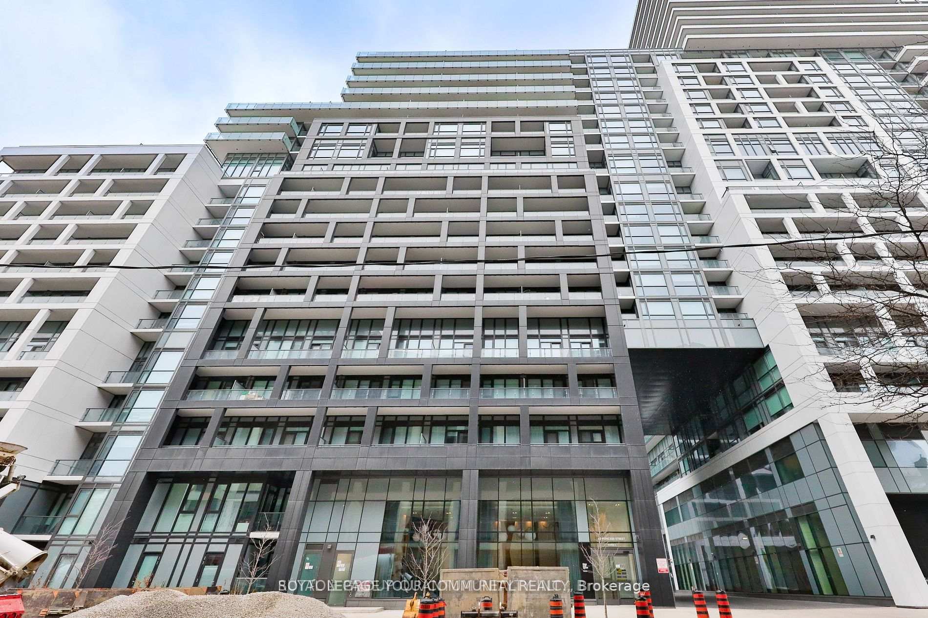2 Bedrooms Condo at 60 Princess,  Toronto For sale