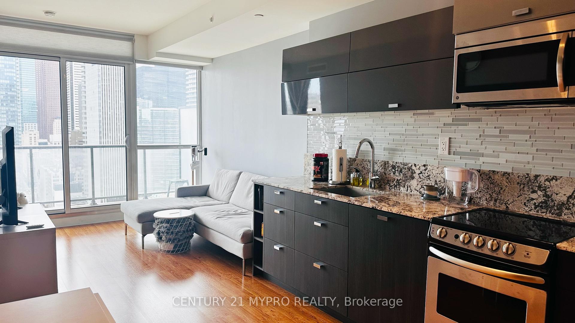 2 Bedrooms Condo at 290 Adelaide,  Toronto For sale