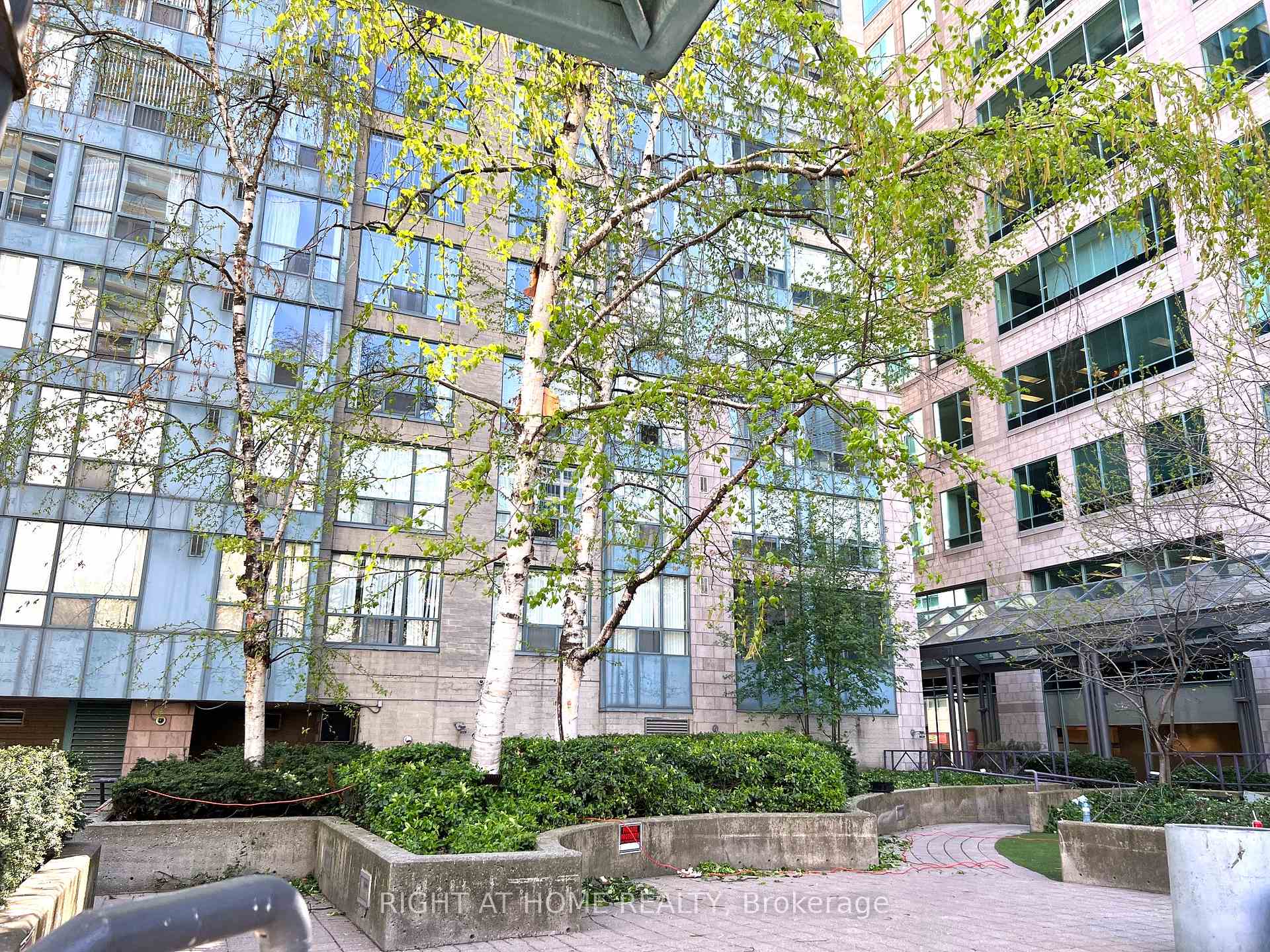 2 Bedrooms Condo at 92 King, Toronto For sale