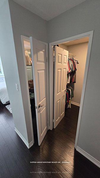 2 Bedrooms Condo at 75 Wynford Heights, Toronto For sale