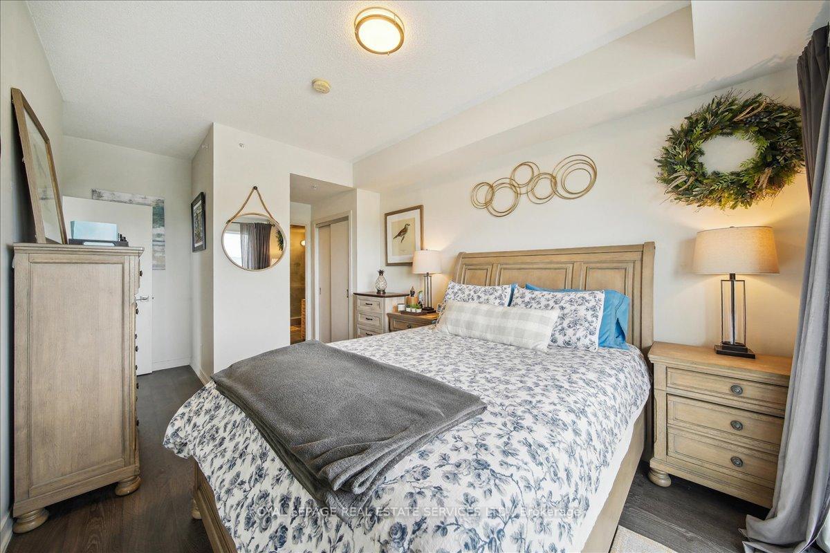 2 Bedrooms Condo at 2081 Fairview, Burlington For sale