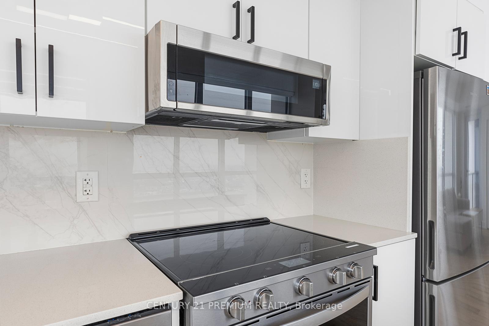 3 Bedrooms Condo at 1063 Douglas Mccurdy Comm, Mississauga For sale