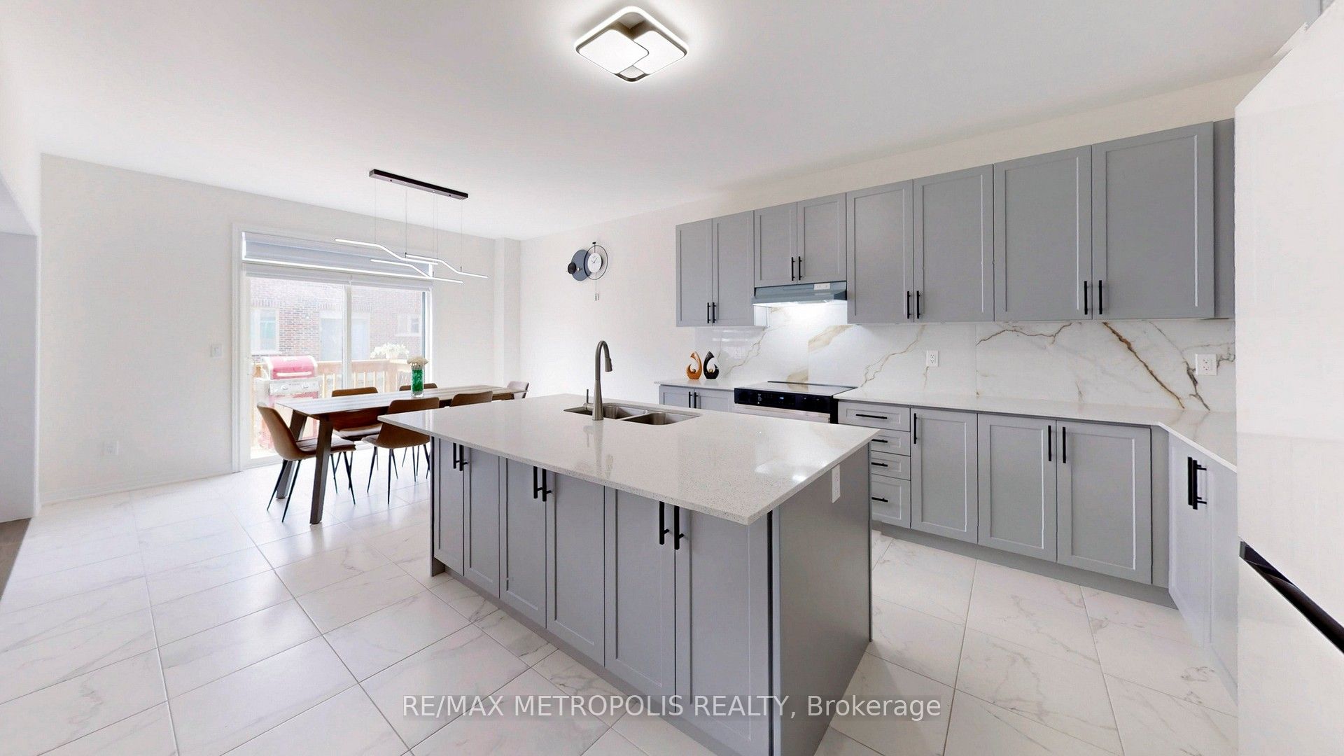 1315 Davis Loop