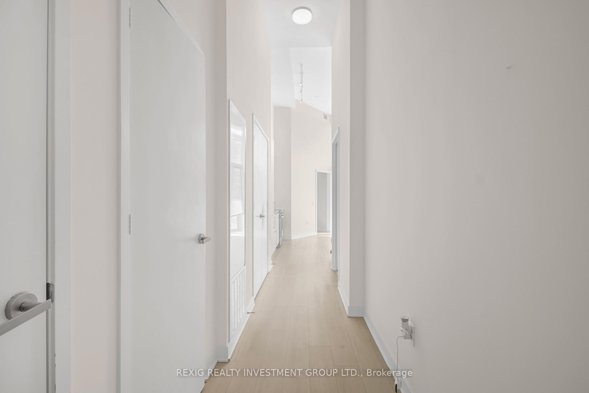 2 Bedrooms Condo at 3900 Confederation, Mississauga For sale