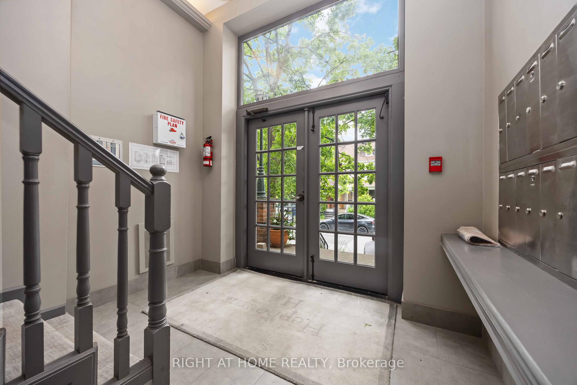 1 Bedroom Condo at 110 Hepbourne, Toronto For sale