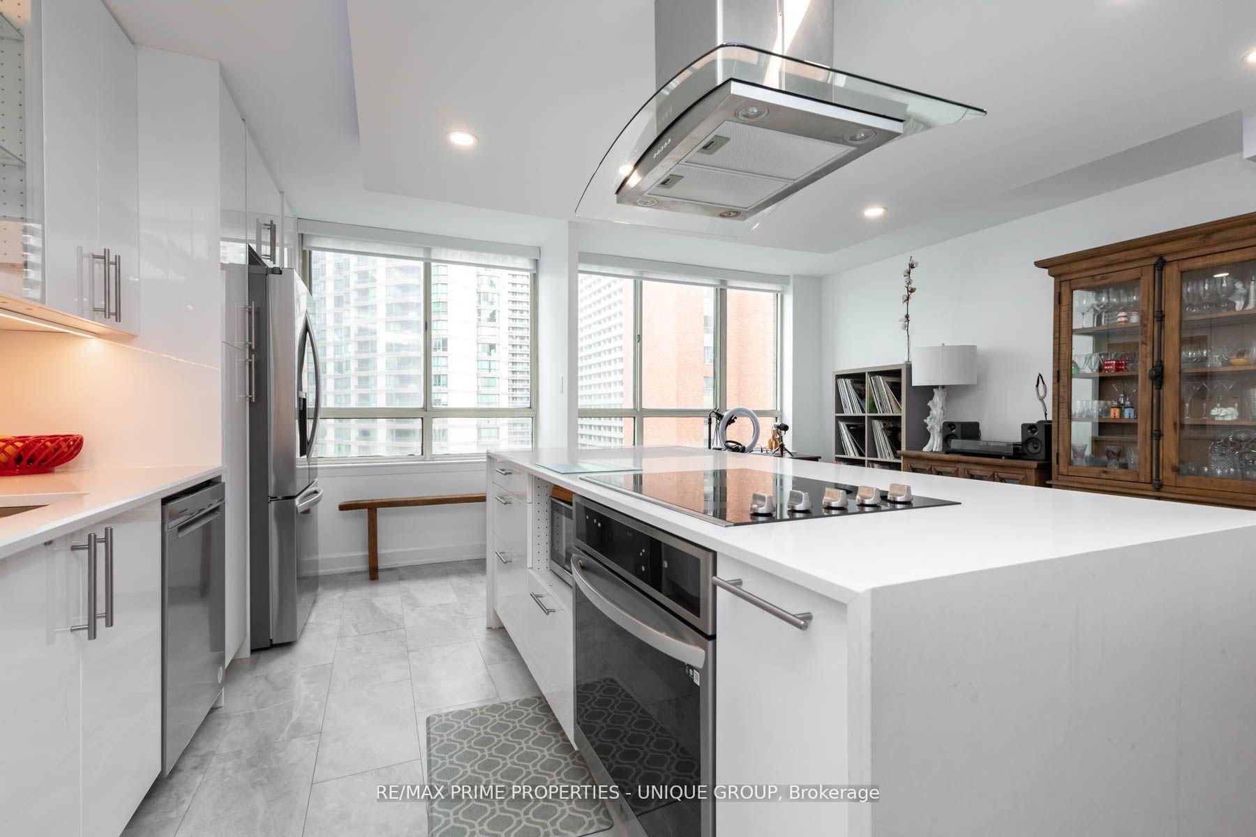 1 Bedroom Condo at 633 Bay, Toronto For sale