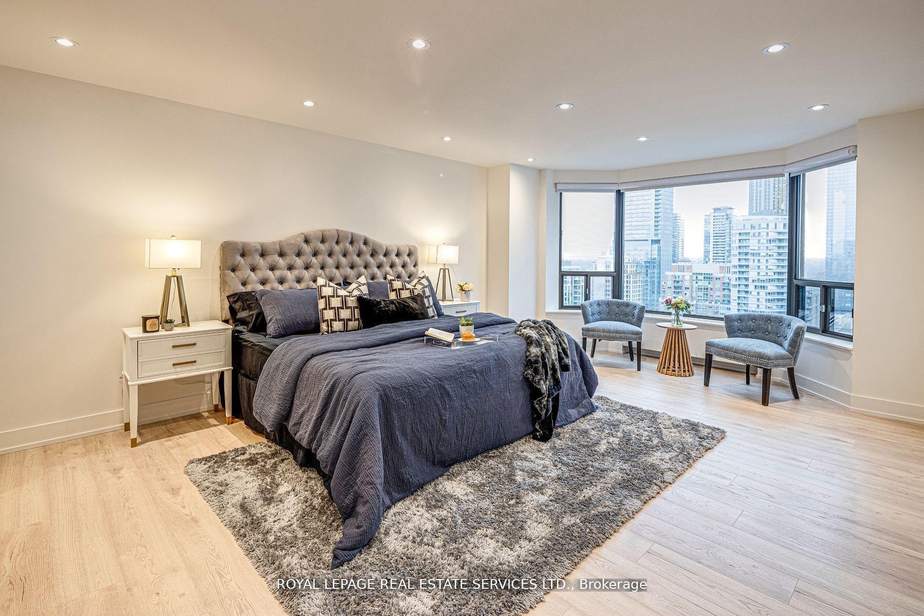 2 Bedrooms Condo at 175 Cumberland, Toronto For sale