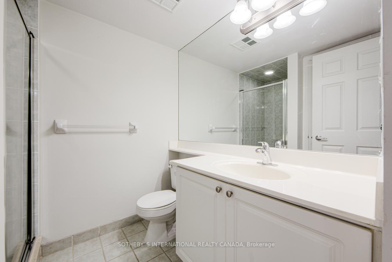 3 Bedrooms Condo at 3888 Duke Of York,  Mississauga For sale