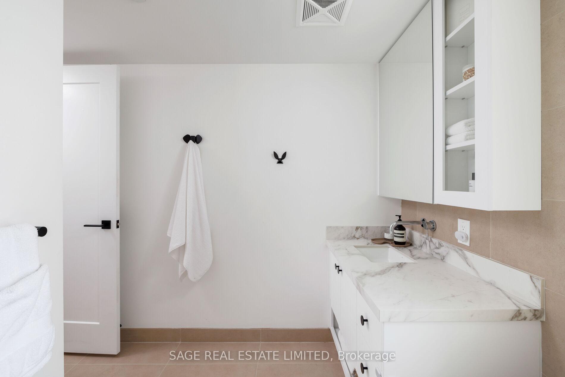 3 Bedrooms Condo at 508 Wellington, Toronto For sale