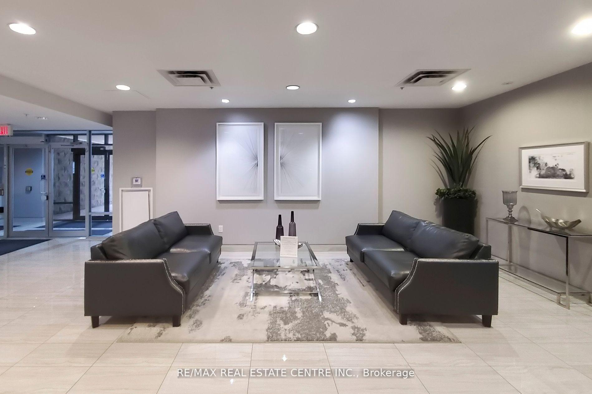 2 Bedrooms Condo at 81 Robinson,  Hamilton For sale