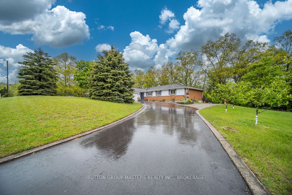 36 Flying Club Road, Quinte West, ON K0K 2C0