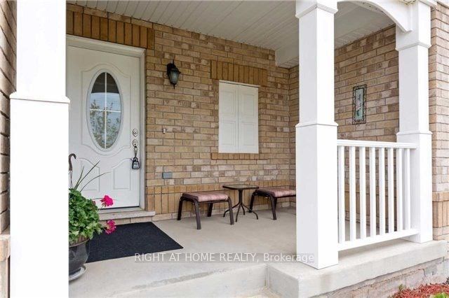 182 Higginbotham Crescent, Milton, ON L9T 8E1