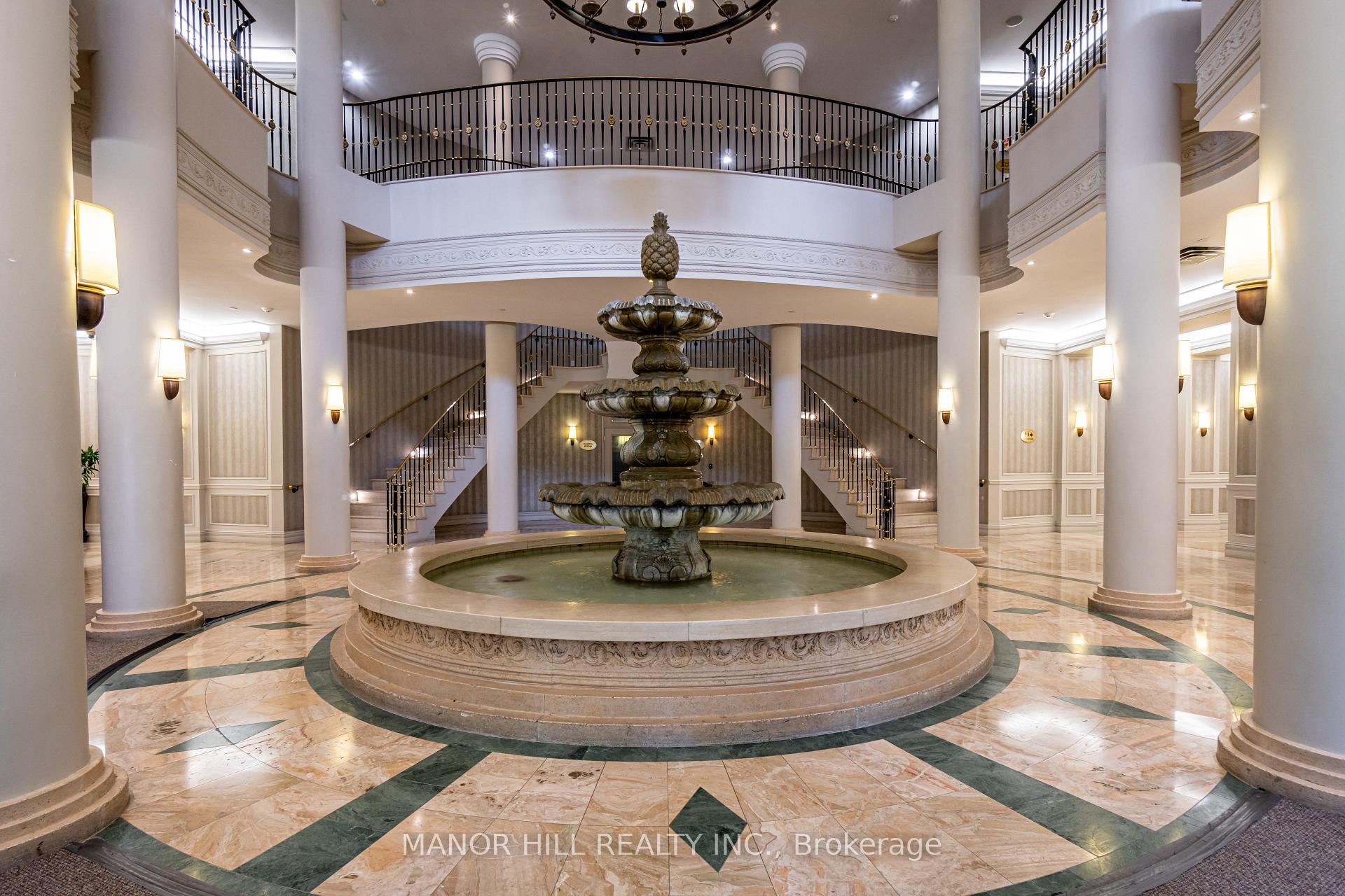 2 Bedrooms Condo at 35 Kingsbridge Garden,  Mississauga For sale