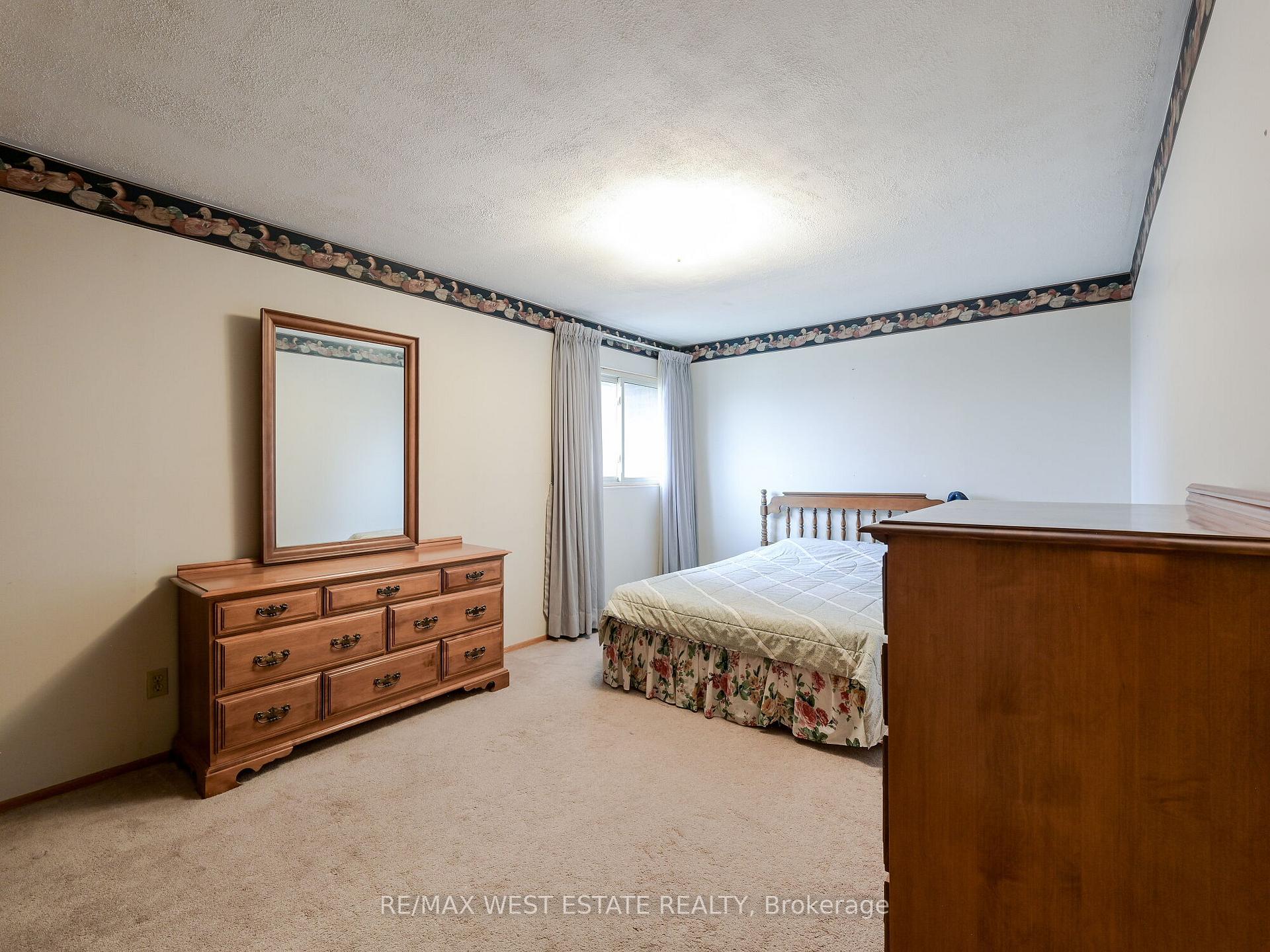 4 Bedrooms Condo at 3665 Flamewood,  Mississauga For sale