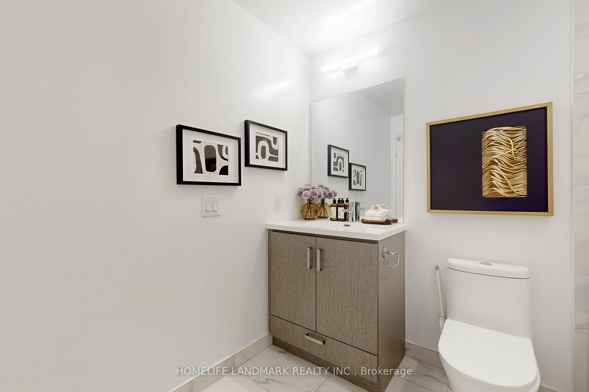 2 Bedrooms Condo at 60 Honeycrisp, Vaughan For sale