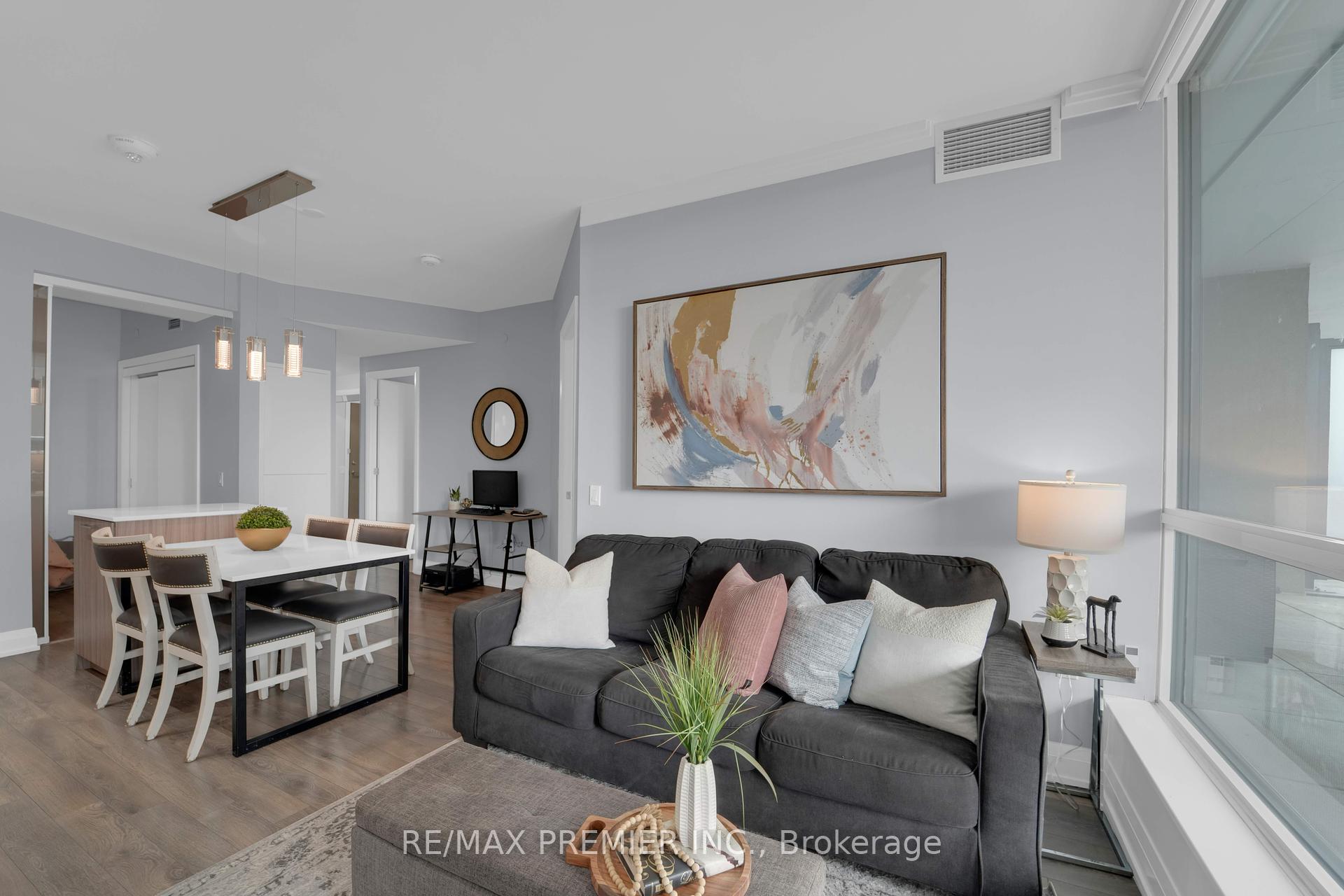 2 Bedrooms Condo at 4800 Highway 7,  Vaughan For sale