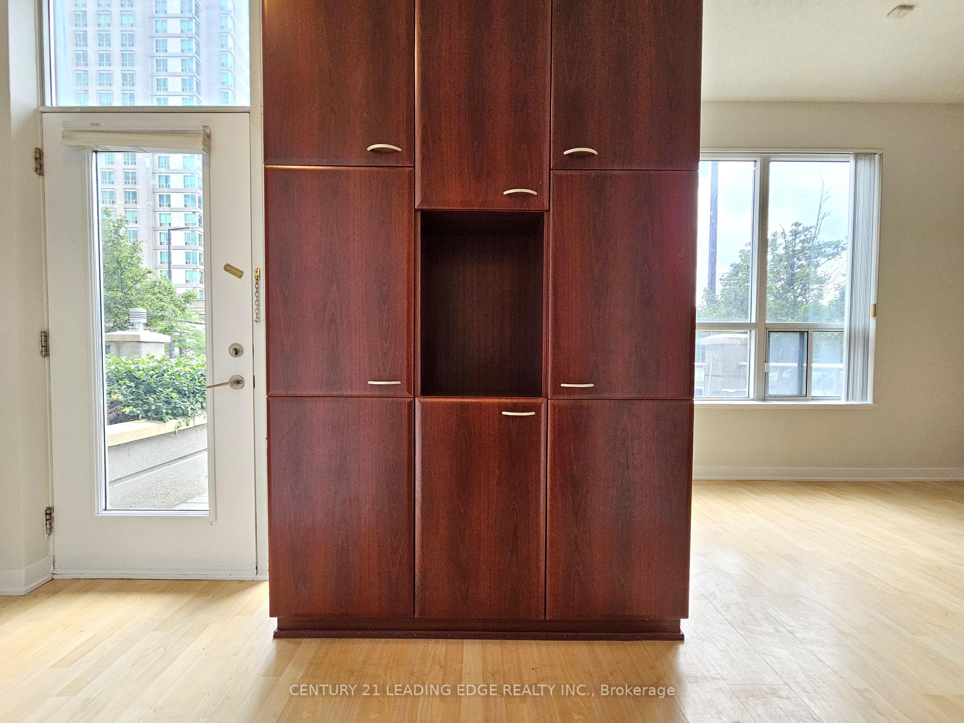 3 Bedrooms Condo at 38 Lee Centre, Toronto For sale