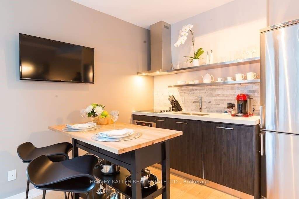 461 Adelaide Street W 106