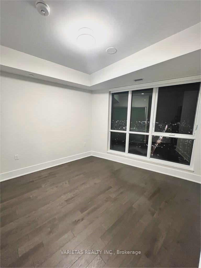 3 Bedrooms Condo at 585 Bloor,  Toronto For sale