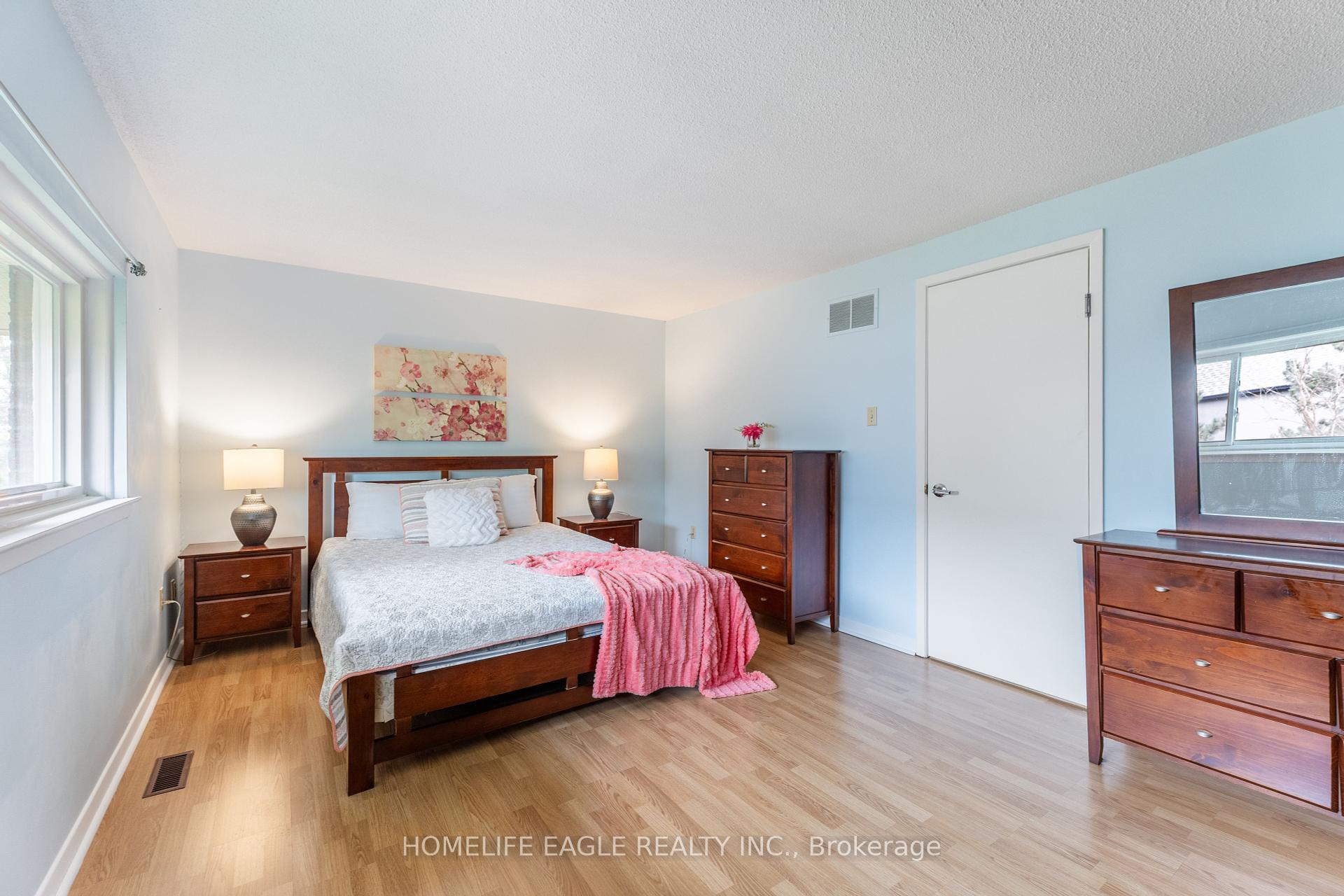 4 Bedrooms Condo at 3000 Midland, Toronto For sale