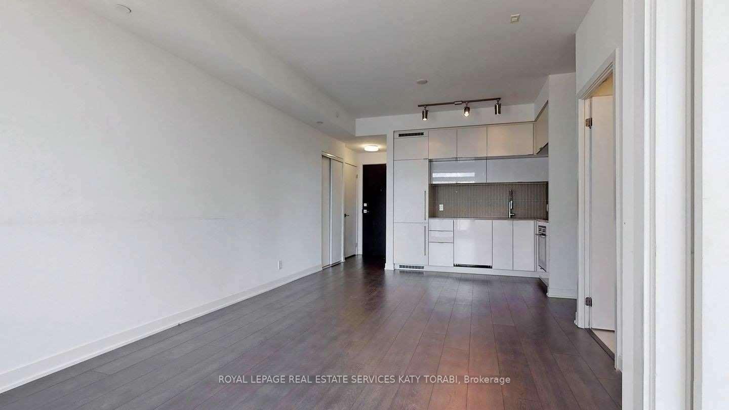 2 Bedrooms Condo at 28 Avondale, Toronto For sale