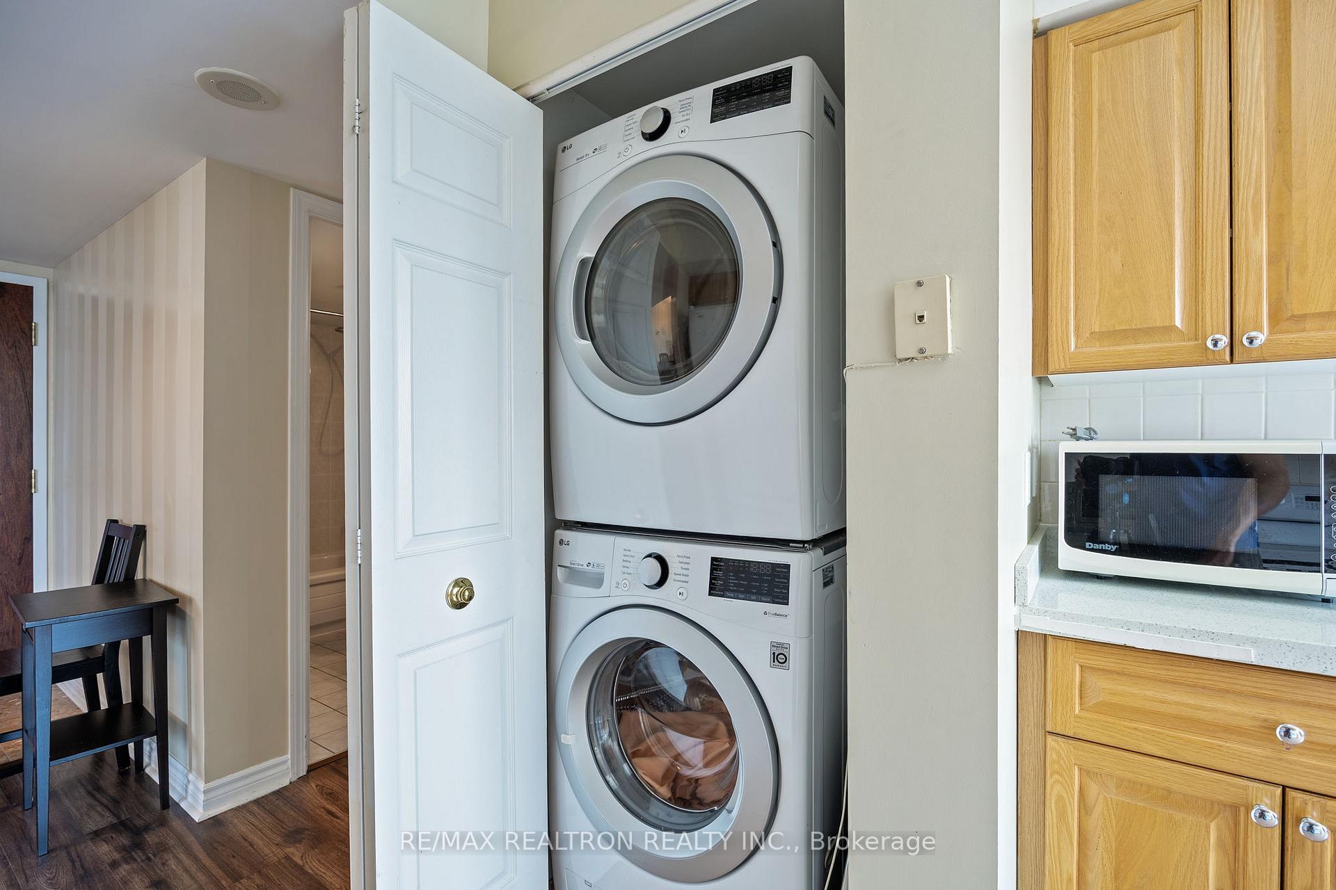 2 Bedrooms Condo at 8 Covington, Toronto For sale