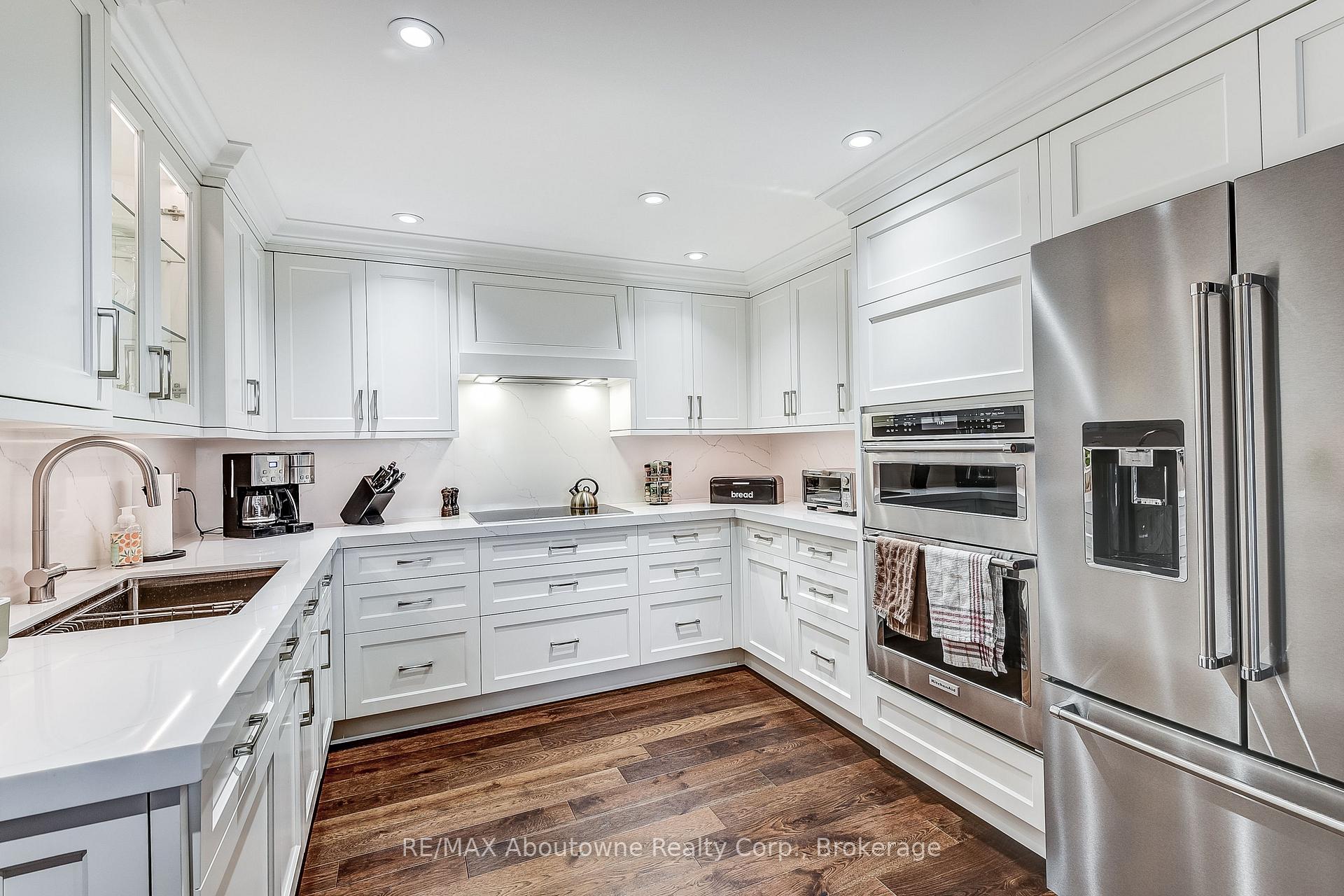 2 Bedrooms Condo at 2180 Marine, Oakville For sale