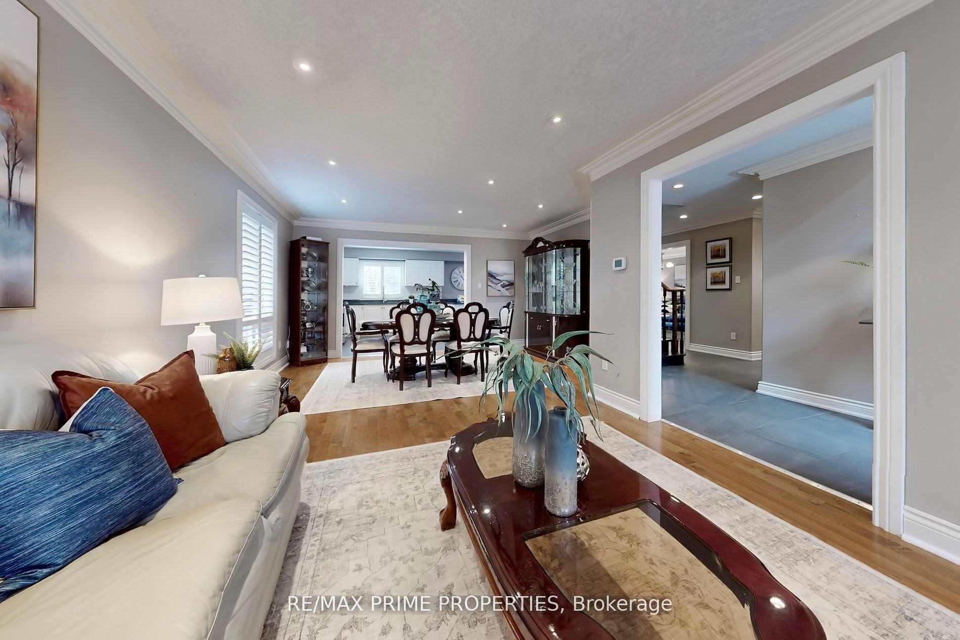 32 KENNETT Drive