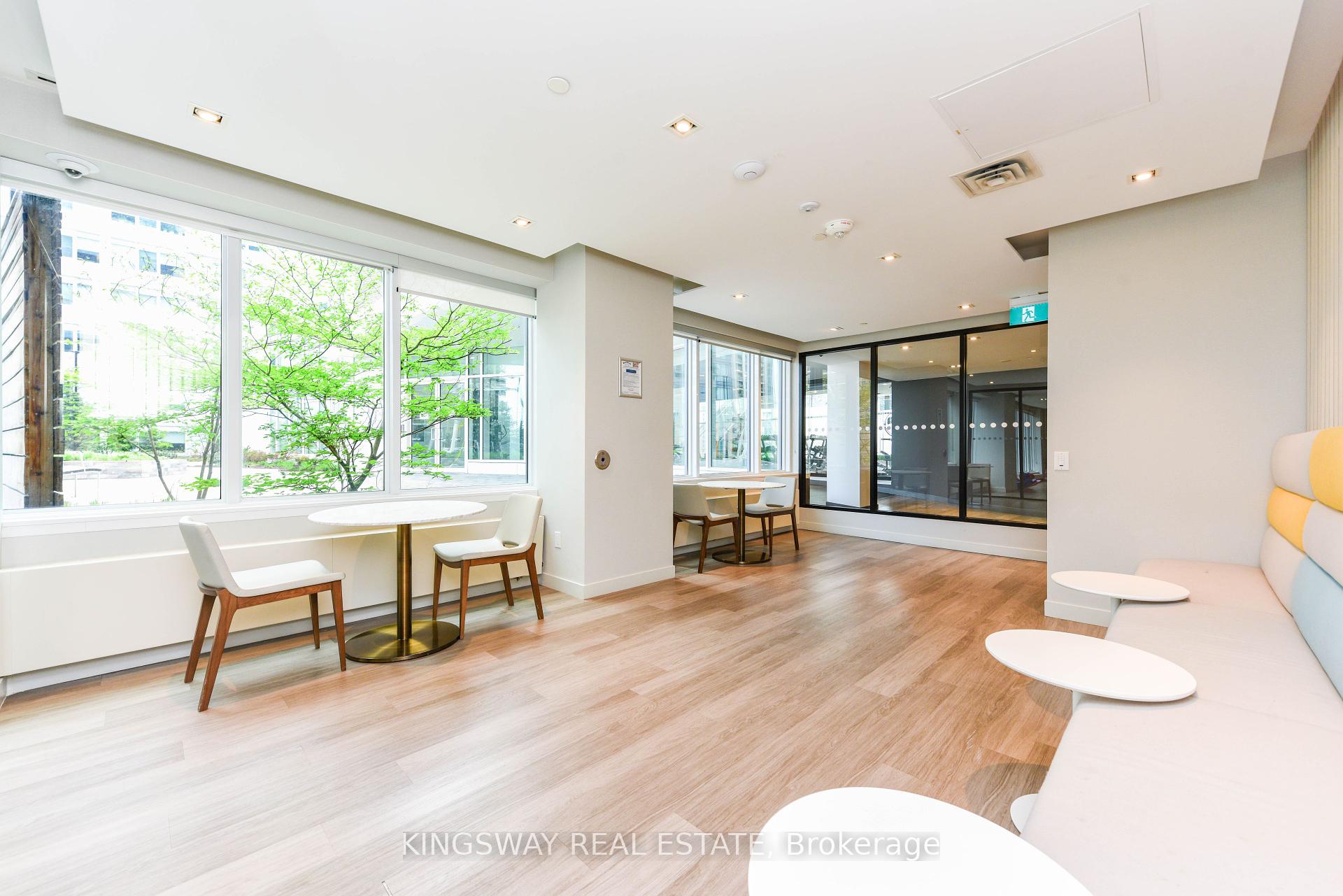 2 Bedrooms Condo at 4065 Confederation, Mississauga For sale