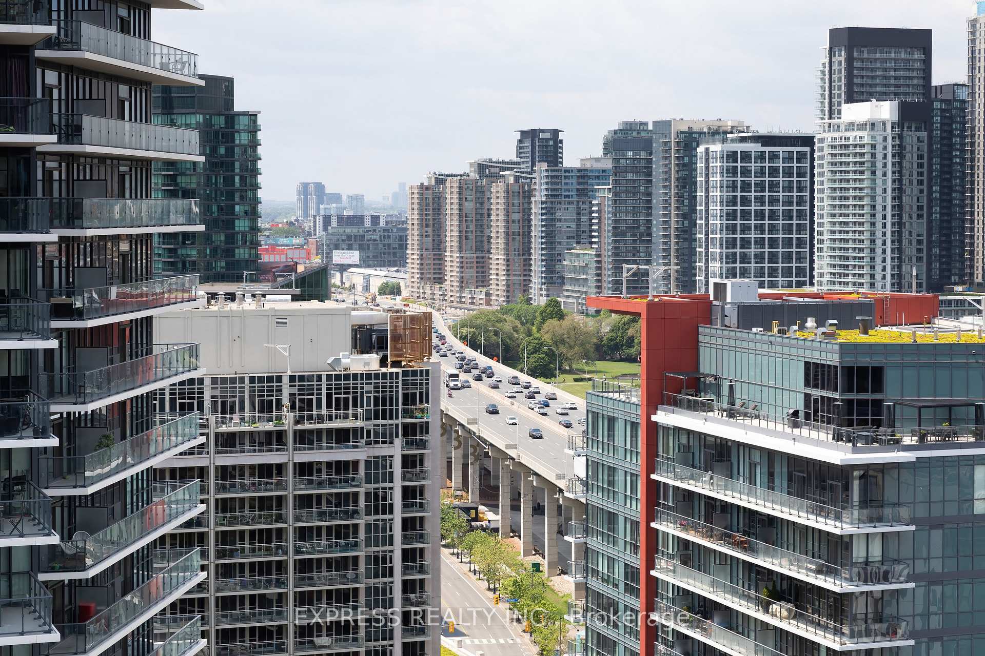 2 Bedrooms Condo at 20 Bruyeres, Toronto For sale