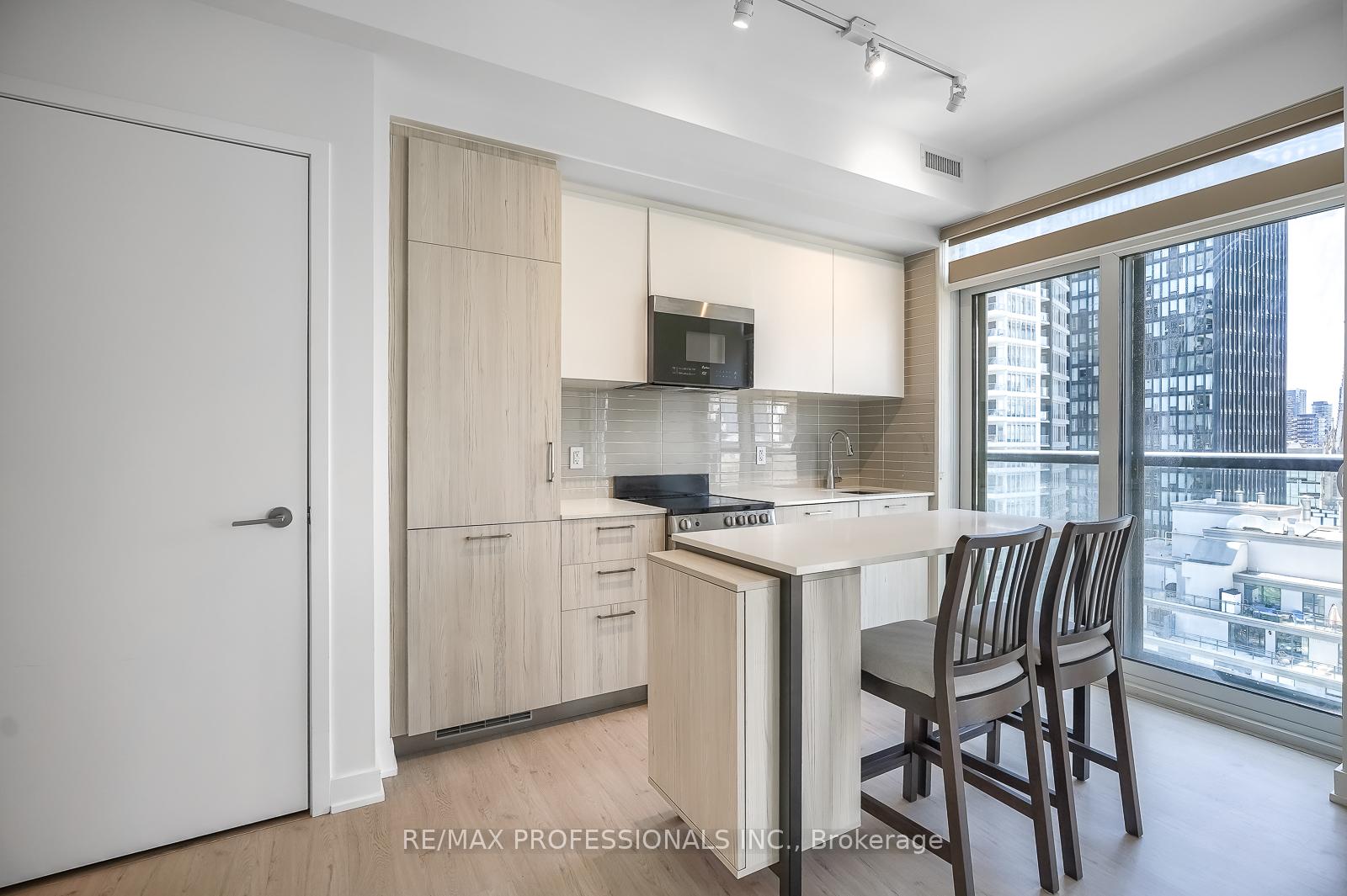 2 Bedrooms Condo at 65 Mutual, Toronto For sale
