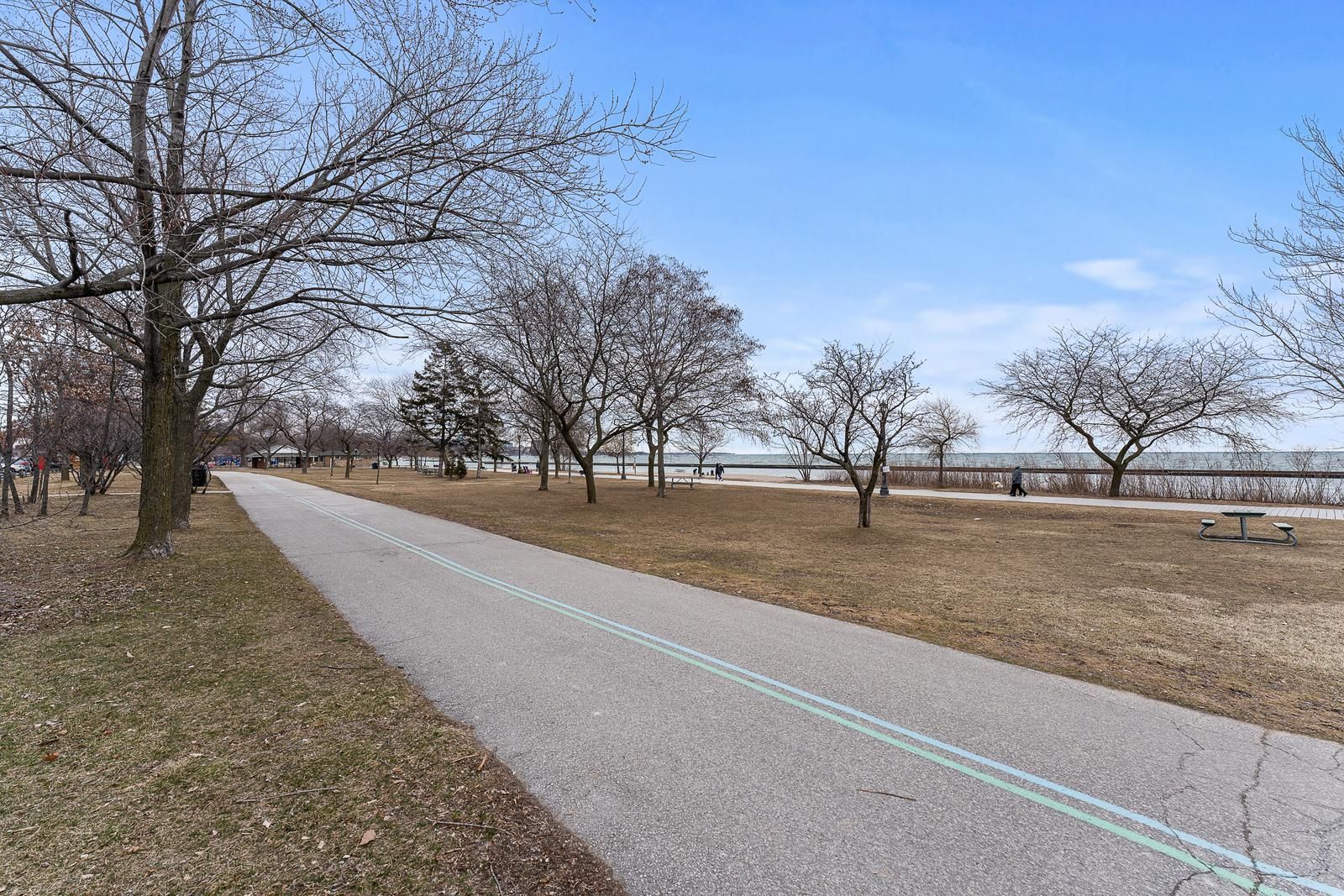 1928 Lakeshore Boulevard 4203